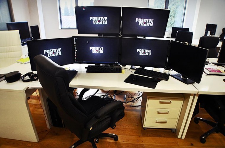 Positive-Equity-Trader-Desk-1